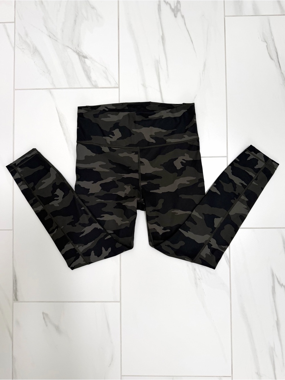 Athleta Ultimate Camo 7/8 Tight Black Gray Leggings